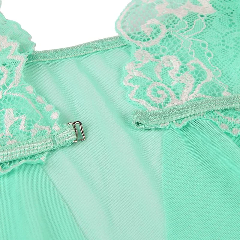 Grünes, transparentes Babydoll mit Spitzenbesatz – unregelmäßiger, asymmetrischer Rock