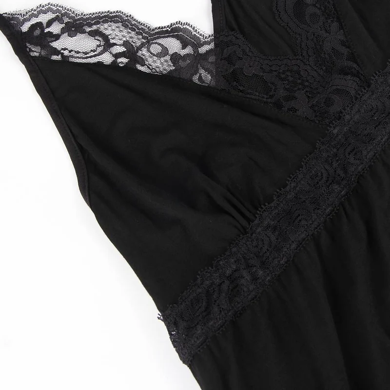 Nachthemd und String-Tanga aus Modal mit tiefem V-Ausschnitt und Spitzenbesatz