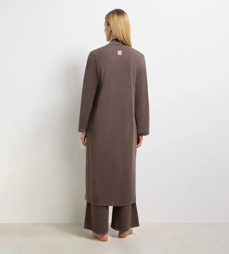 Langer Cardigan aus feinem dunkelbraunem Jersey von DIM x Ines de la Fressange