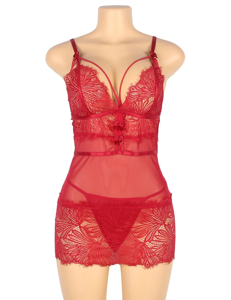 Weinrotes, figurbetontes Babydoll aus Spitze mit verstellbaren Schulterträgern