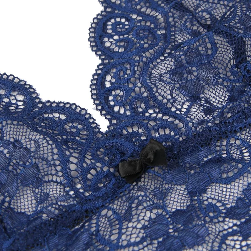 Set aus hellblauem, satiniertem Spitzen-Camisole und Höschen – Nachtwäsche