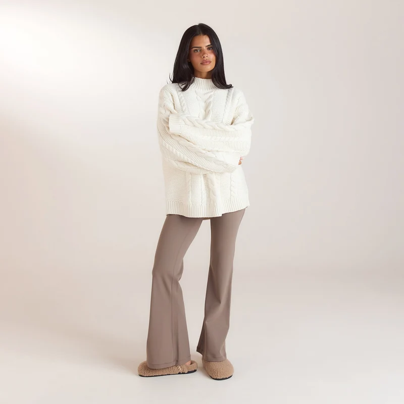Oversized Cable-Knit Jumper - Cream