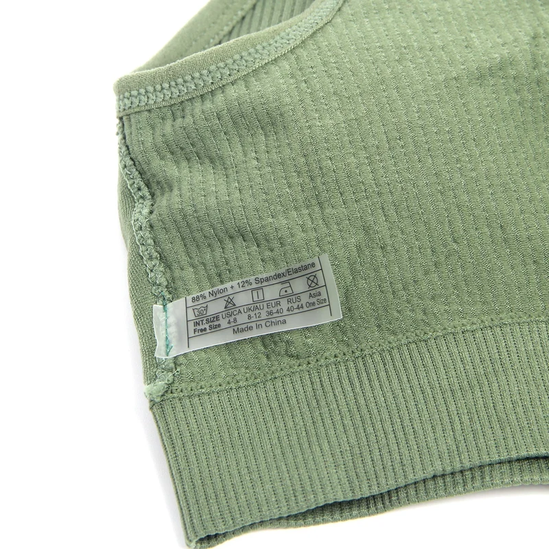 Grünes, nahtloses Strick-BH-Set mit Cut-Out und Herzverschluss