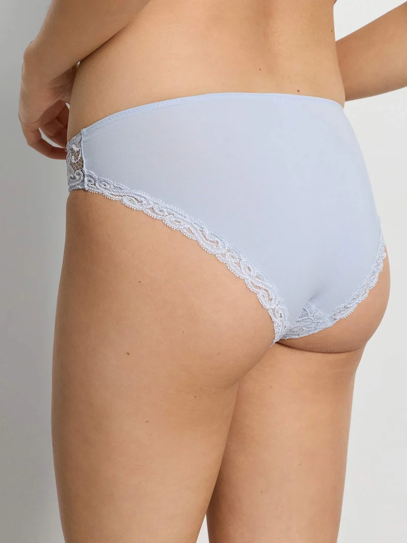 Mini-Briefs MOMENTS, Mini-Slip mit Vorderseite aus Spitze, in Sommer-Farbe blue dove