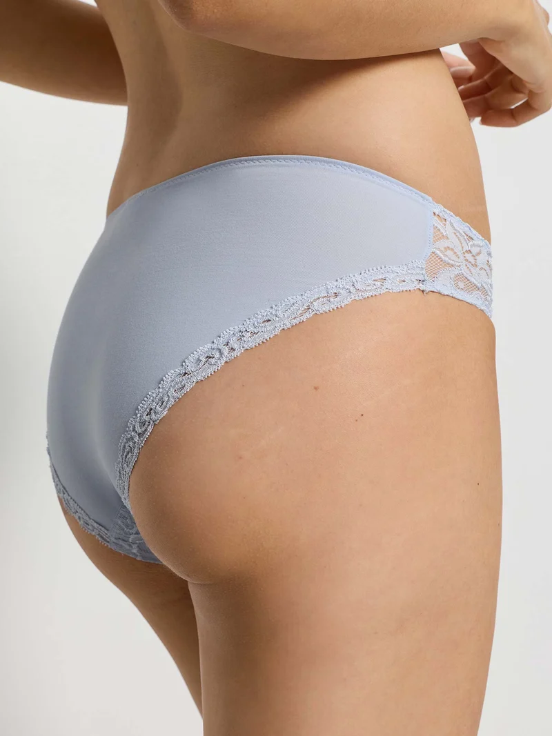 Mini-Briefs MOMENTS, Mini-Slip mit Vorderseite aus Spitze, in Sommer-Farbe blue dove