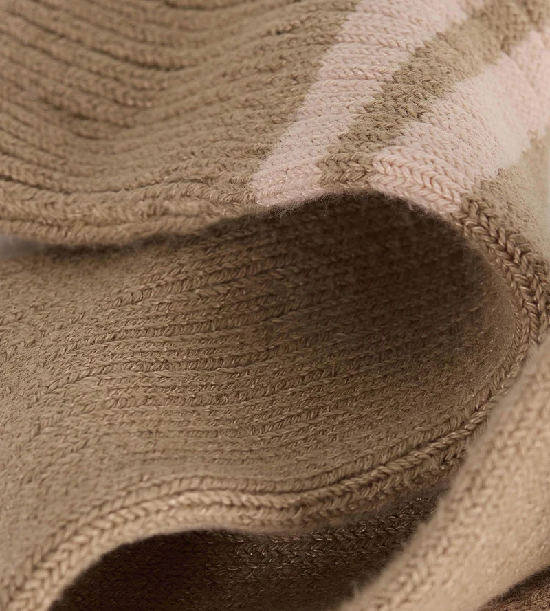 Hohe Socken aus tief taupefarbener Baumwolle von DIM x Ines de la Fressange