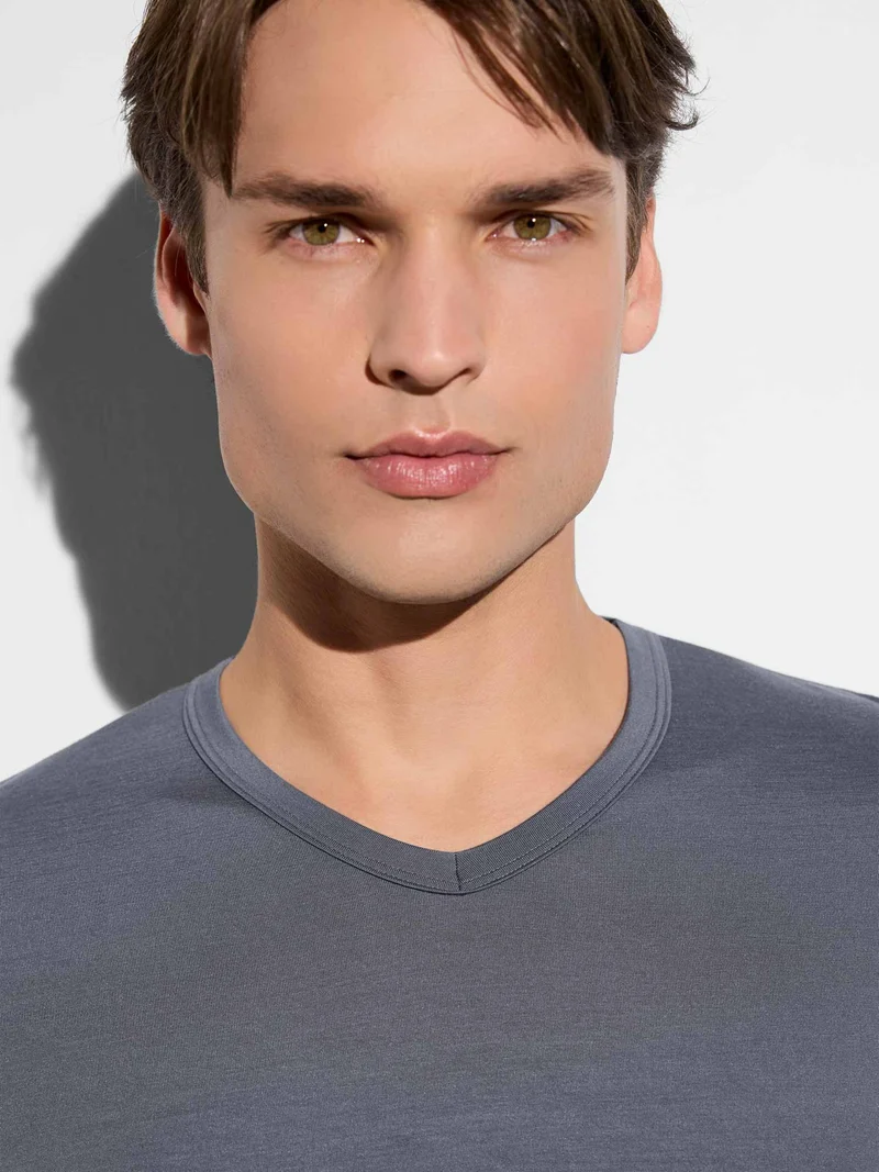 T-Shirt 700 PURENESS, kurzarm, V-Neck; in Sommer-Farbe slate, Grösse L