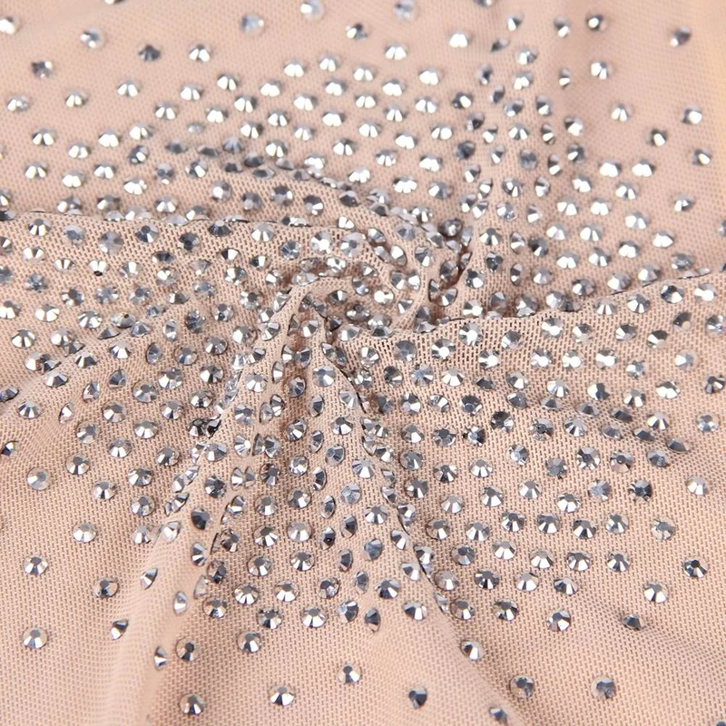 Beigefarbener Teddy-Pullover aus Mesh mit hohem Kragen – Langarm mit Strassdetails