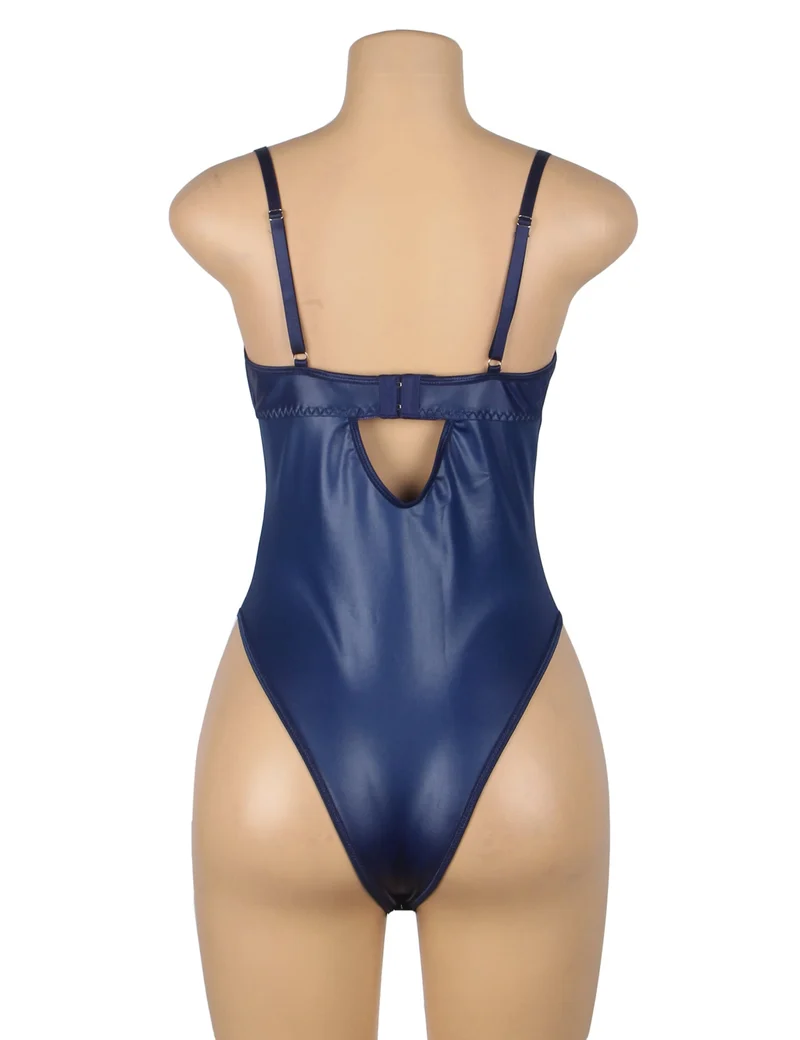 Blauer Kunstleder-Body – U-Ausschnitt am Rücken, Diamantkette und Spitzenbesatz an den Cups