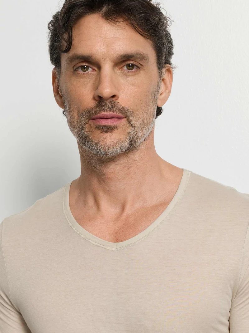 T-Shirt (1/2-Arm, V-Neck) ULTRALIGHT, in Sommer-Farbe moon