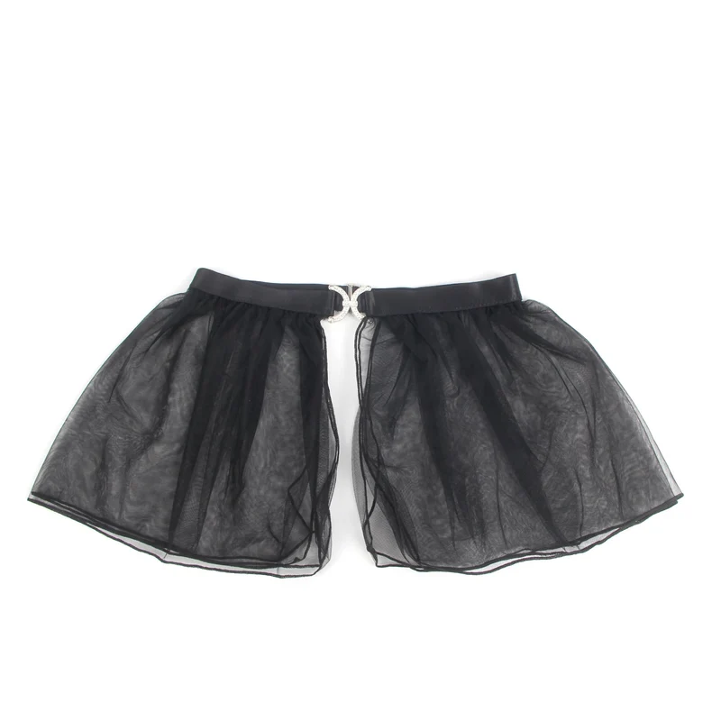Schwarzes Neckholder-Body-Set aus Spitze und Mesh-Minirock – Tiefer V-Ausschnitt und offener Rücken