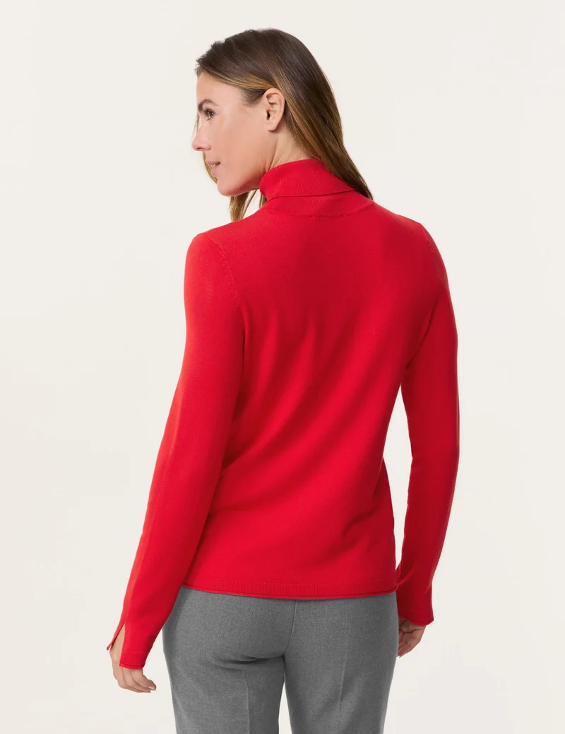 Softer Rollkragenpullover mit Armschlitzen