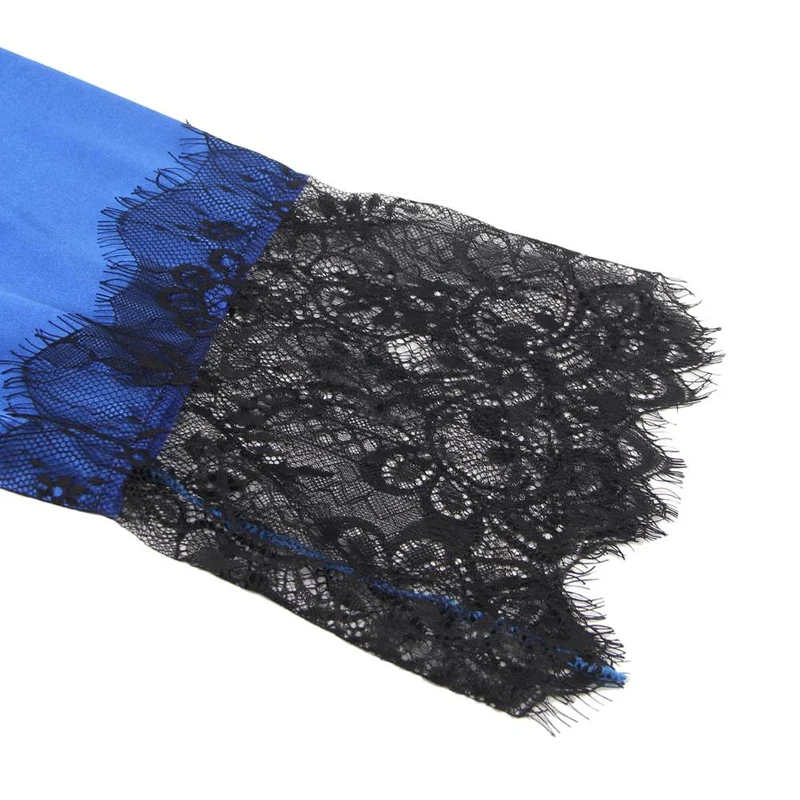 Blaues Nachthemd aus Satin und Spitze mit offener Vorderseite – Rücken und Ärmelbündchen aus Wimpernspitze, innenliegender Bindegürtel