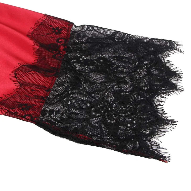 Rotes Nachthemd aus Satin und Spitze mit offener Vorderseite – Rücken und Ärmelbündchen aus Wimpernspitze, innenliegender Bindegürtel
