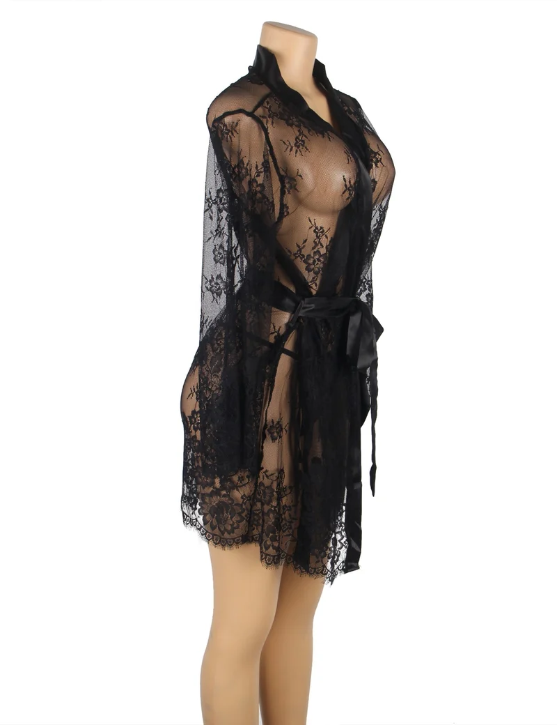 Schwarzer, offener Morgenmantel mit Wimpernspitze – Satin-Knopfleiste, lange Ärmel, Satin-Gürtel und String-Set