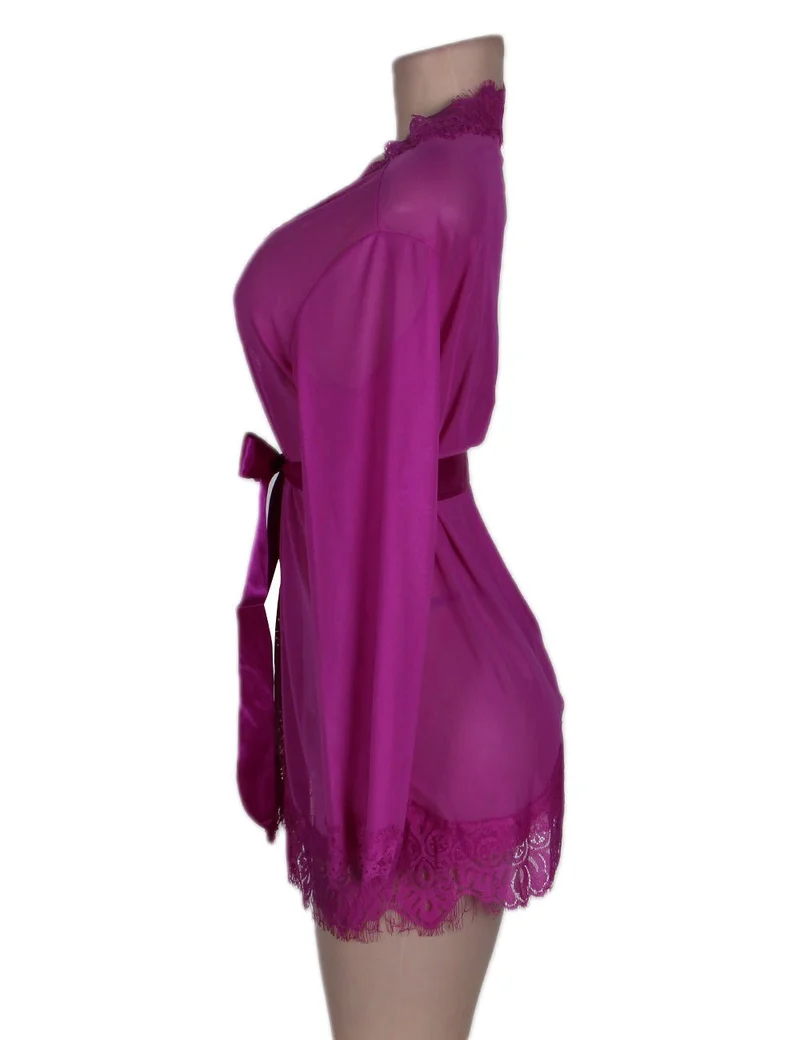 Lila Babydoll-Bademantel aus Netzstoff – Langärmlig, mit Wimpernspitzenbesatz, Kunstseidengürtel und passendem String