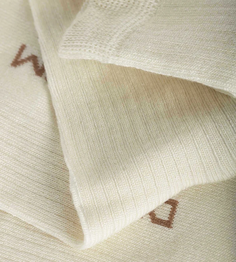 Hohe gerippte Socken aus Baumwolle in Elfenbein Dim Modal