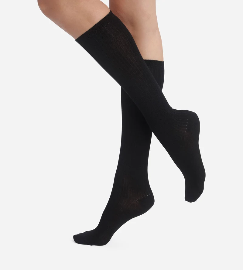 Hohe gerippte Socken aus Baumwolle Schwarz Dim Modal