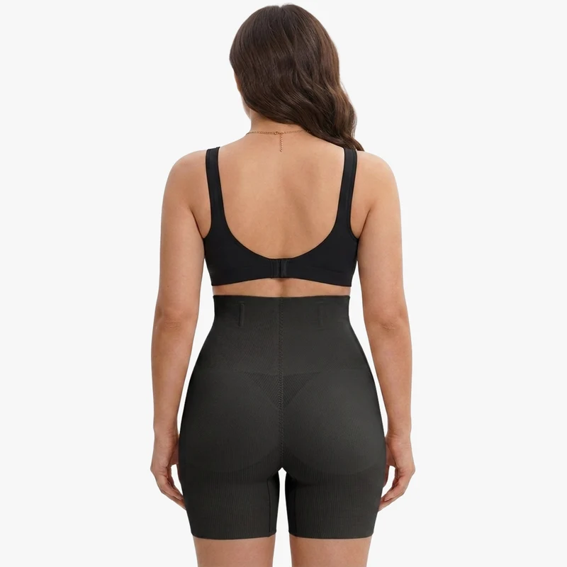 Korrigierende High Waist Shorts mit Polstern