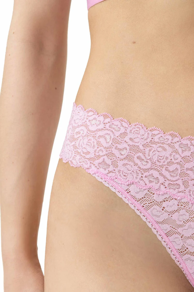 String SAVAGE LACE