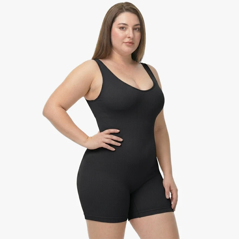 Korrigierender Nahtloser Body mit Breiten Trägern und Beinen