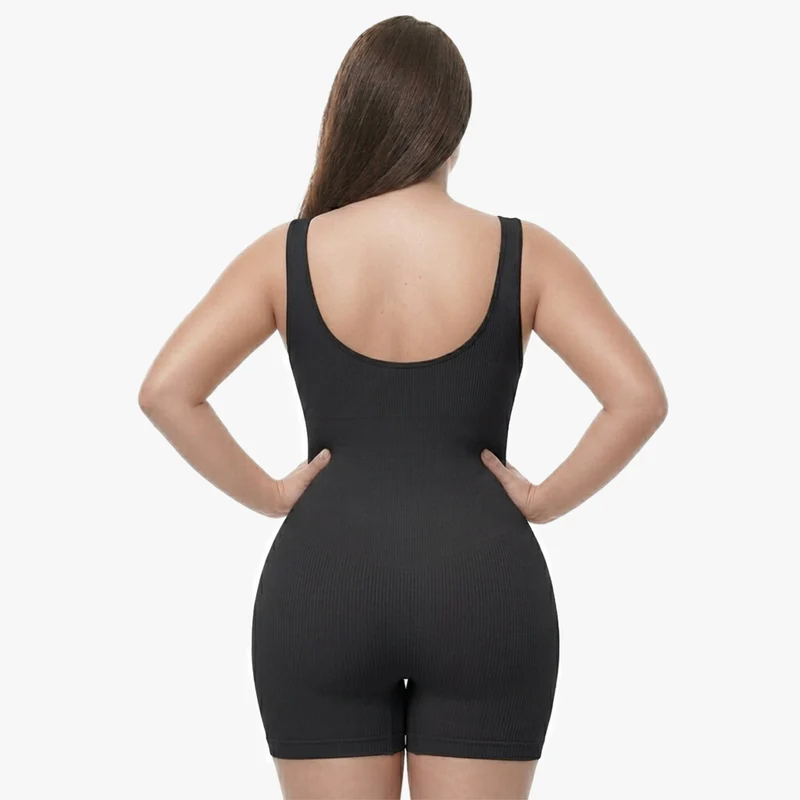 Korrigierender Nahtloser Body mit Breiten Trägern und Beinen