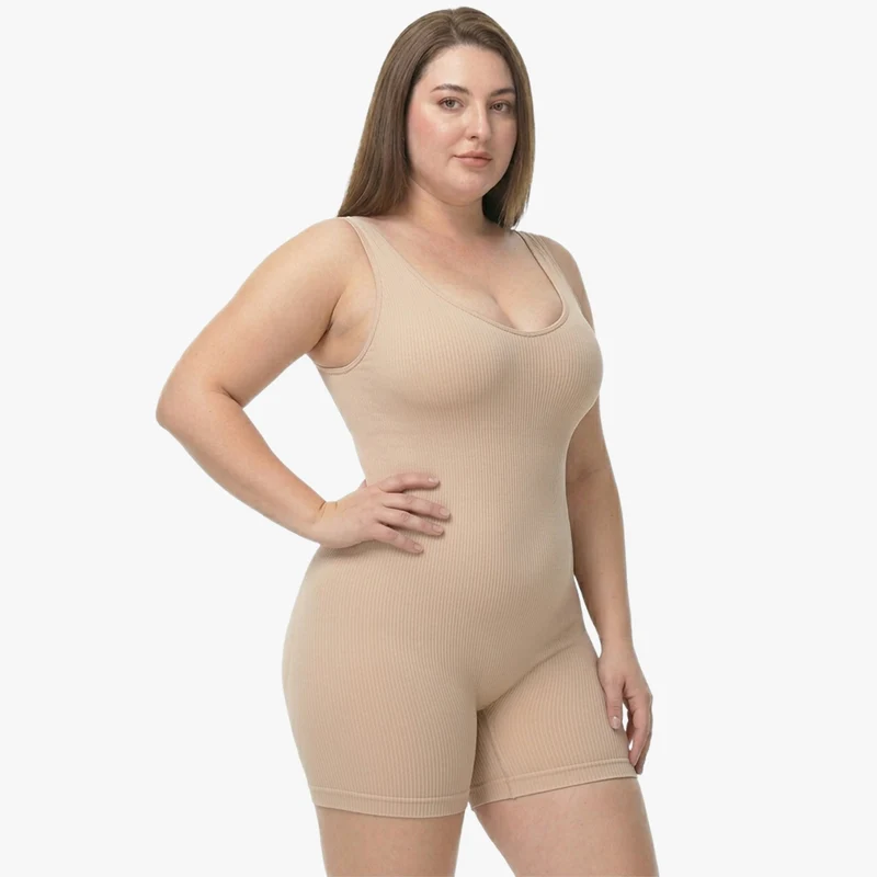 Korrigierender Nahtloser Body mit Breiten Trägern und Beinen