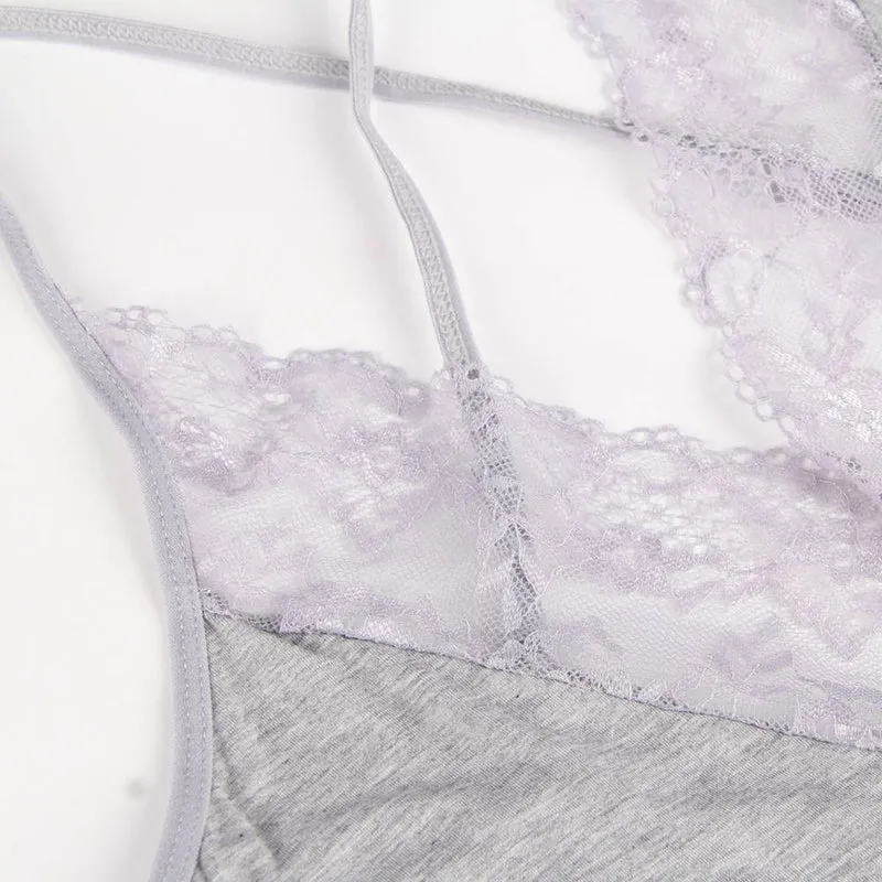 Modales Nachthemd mit tiefem V-Ausschnitt und Spitze – Rückenausschnitt, gekreuzte Träger, ausgestellter Rock und G-String-Set