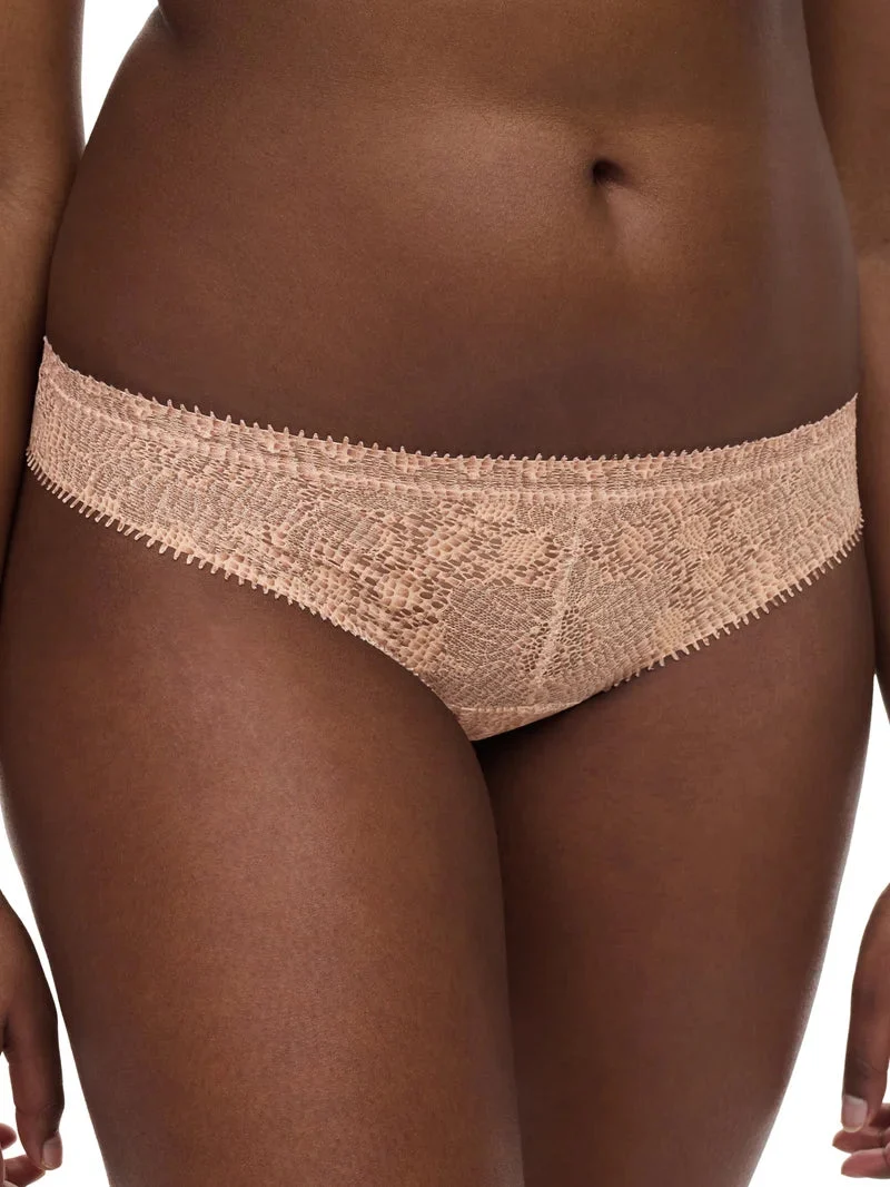 Chantelle – Day To Night Tanga mit Python-Spitze