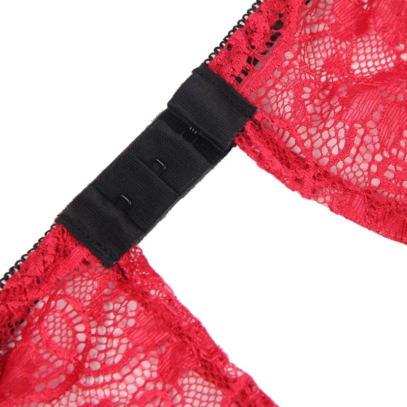 Dreiteiliges Nachtwäsche-Set aus rotem Spitzen-Camisole, Höschen und Satin-Boxershorts