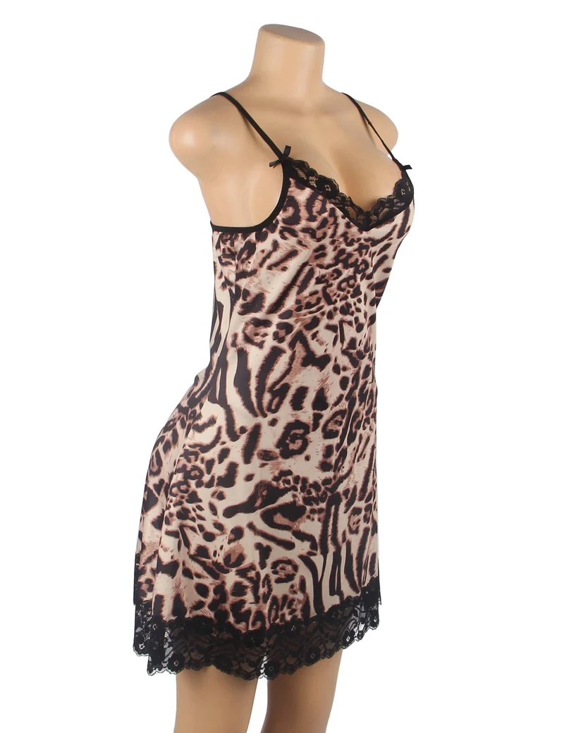 Nachthemd im Babydoll-Stil aus Milchseide mit Leopardenmuster – Set aus Spitzenbesatz, Schleifenbändern und String