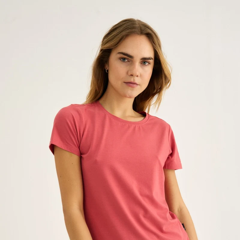 Rotes Bambus-T-Shirt