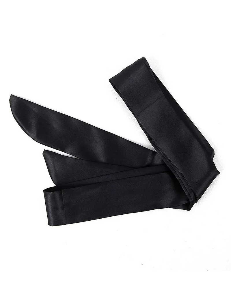 Schwarzes Spitzenhemd mit Wimpernspitze – Knopfleiste aus gewellter Spitze, weite Ärmel, Taillenband aus Kunstseide und String