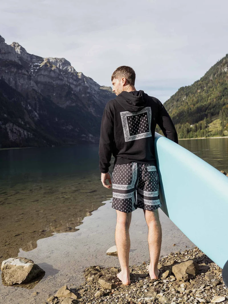 Badeshorts im Glarner-Tüechli-Style, SCHWINGER
