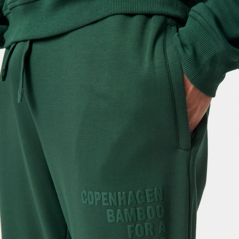 Grüne Bambus-Sweatpants mit Logo