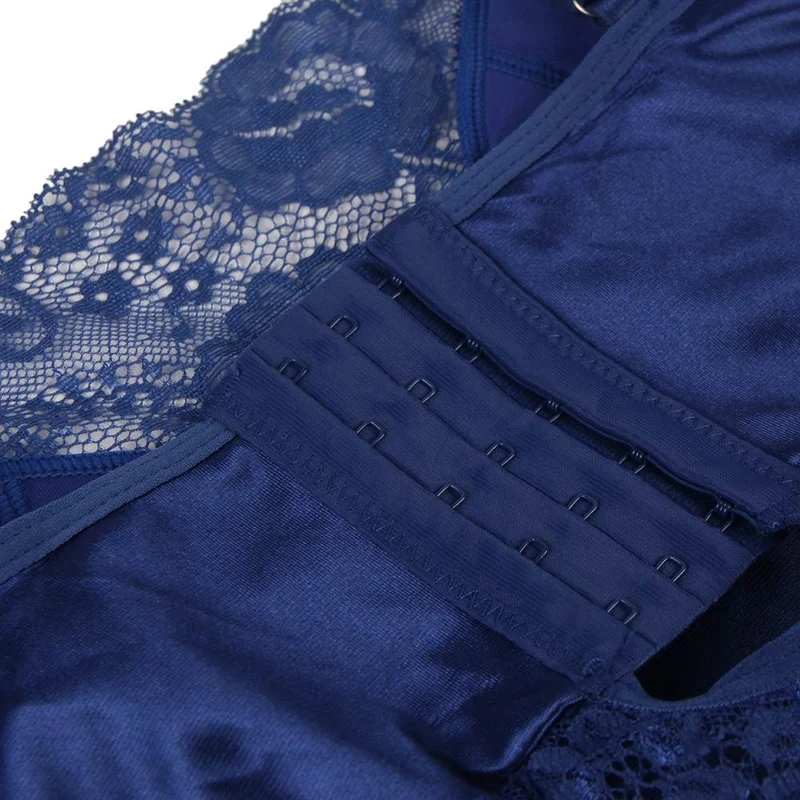 Babydoll-Set aus blauer Wimpernspitze mit Schleifenbesatz, Taillengürtel und G-String