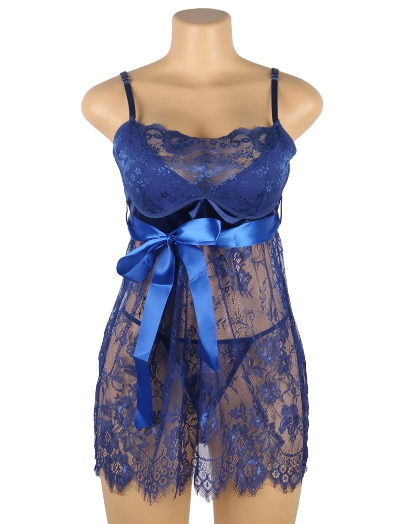 Babydoll-Set aus blauer Wimpernspitze mit Schleifenbesatz, Taillengürtel und G-String