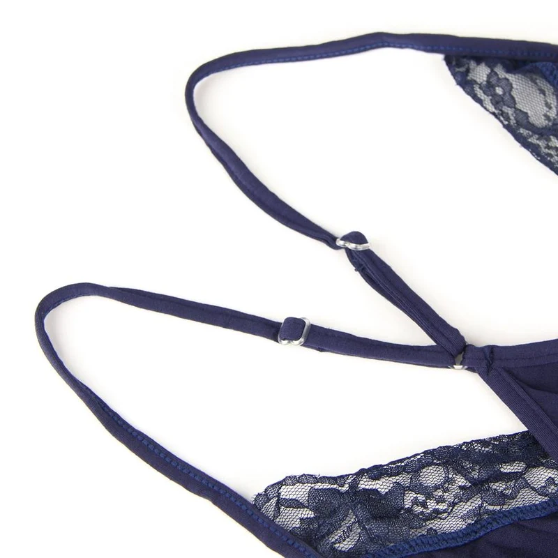 Nachthemd und String-Set aus Modal mit tiefem V-Ausschnitt und Spitzenbesatz
