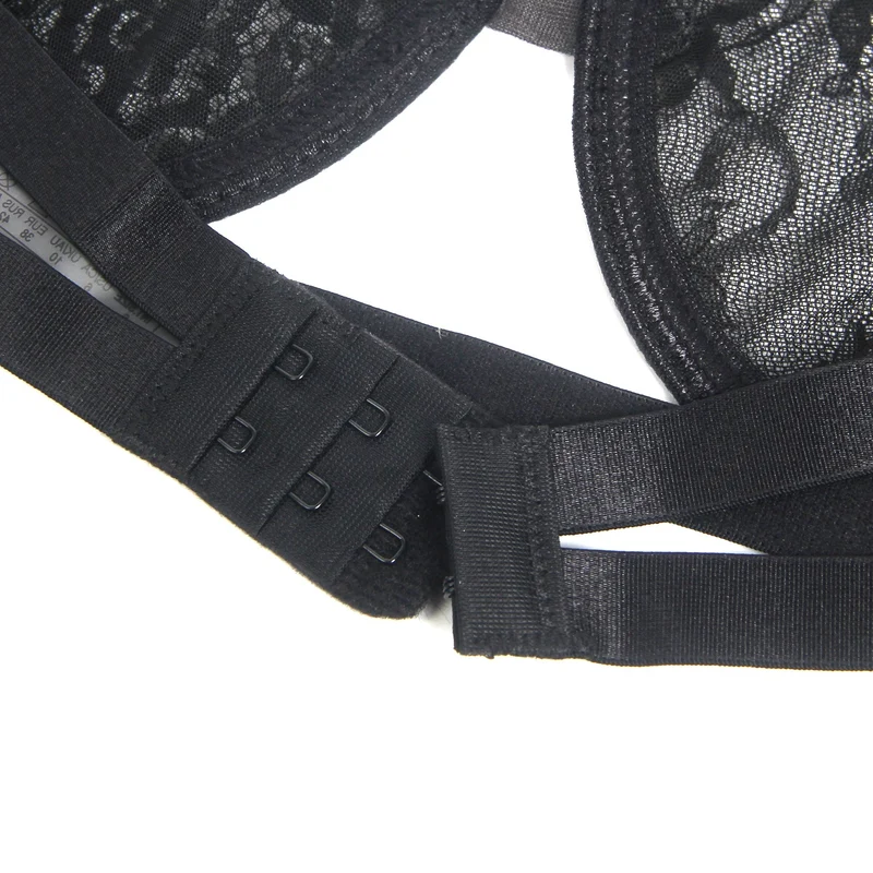 Schwarzes Bügel-BH-Set aus Wimpernspitze mit elastischem Unterbrustband und verstellbaren Trägern