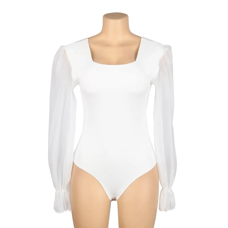 Weißer Chiffon-Body mit Puffärmeln, eckigem Ausschnitt und Druckknöpfen im Schritt