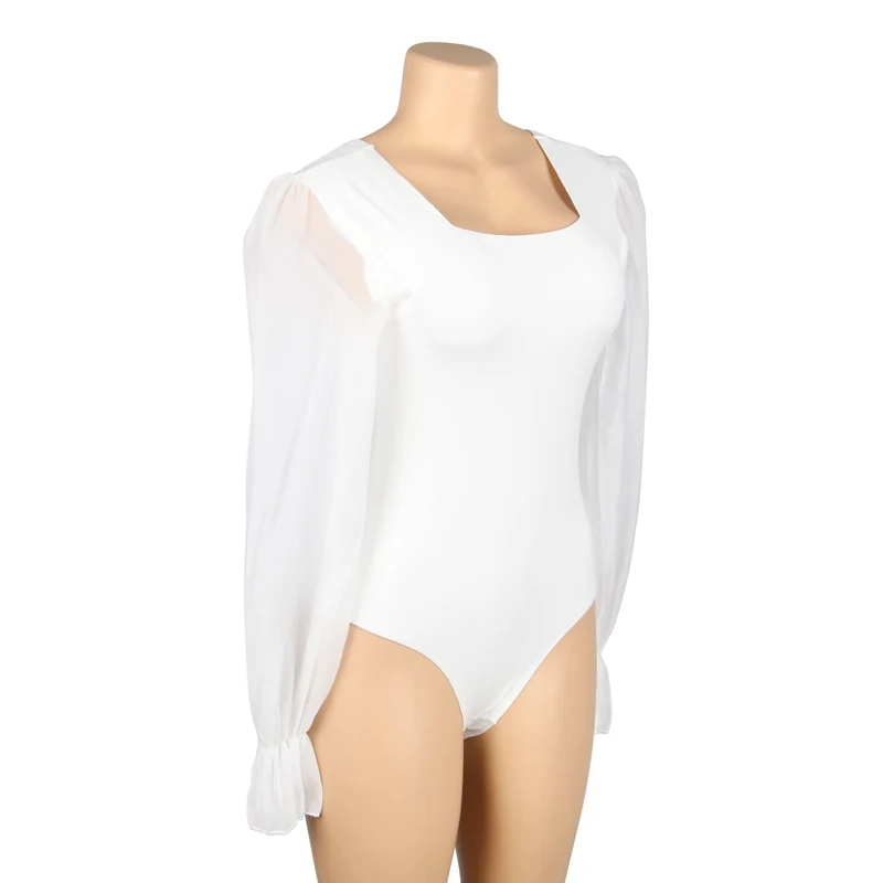 Weißer Chiffon-Body mit Puffärmeln, eckigem Ausschnitt und Druckknöpfen im Schritt