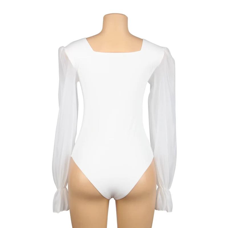 Weißer Chiffon-Body mit Puffärmeln, eckigem Ausschnitt und Druckknöpfen im Schritt