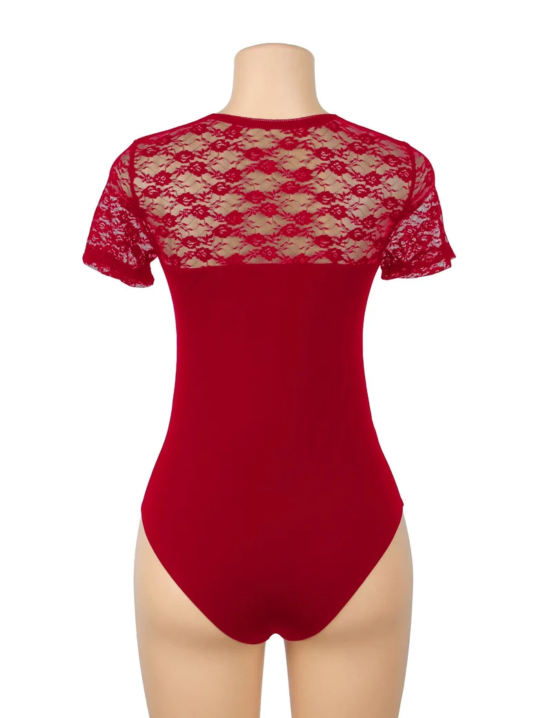 Roter Body mit Spitzeneinsatz, kurzen Ärmeln, Rundhalsausschnitt und Druckknöpfen im Schritt