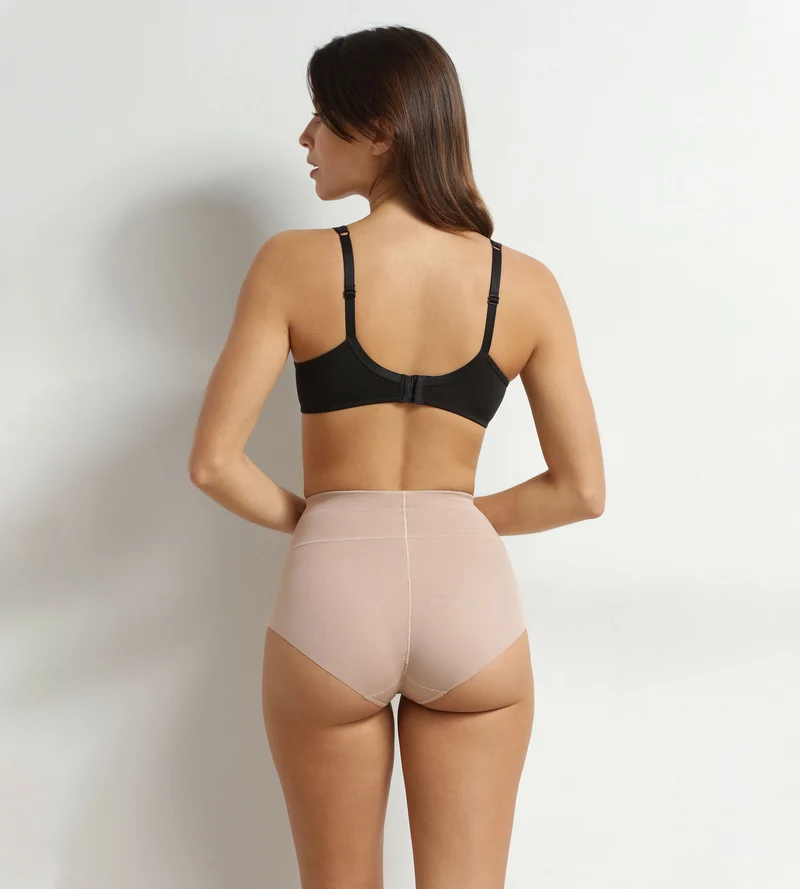 Formender Slip aus Mikrofaser in Nude von Dim Silhouette Contour
