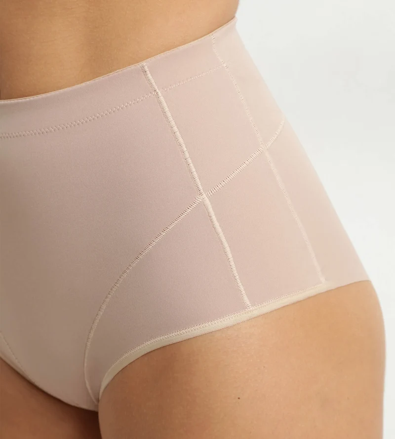 Formender Slip aus Mikrofaser in Nude von Dim Silhouette Contour