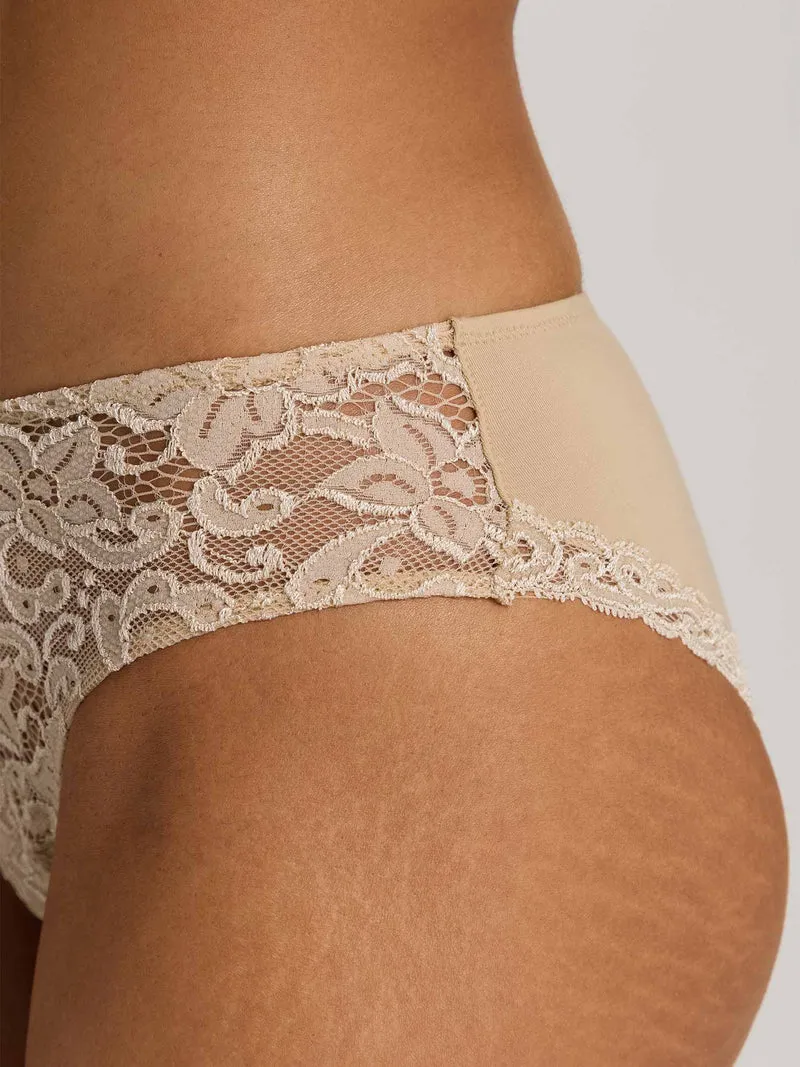 Mini-Briefs, Mini-Slip mit Vorderseite aus Spitze, MOMENTS, in Sommer-Farbe iced cappuccino