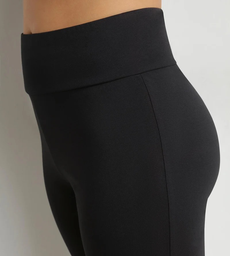 Kurze Damenleggings aus schwarzer Mikrofaser von Dim Comfywear