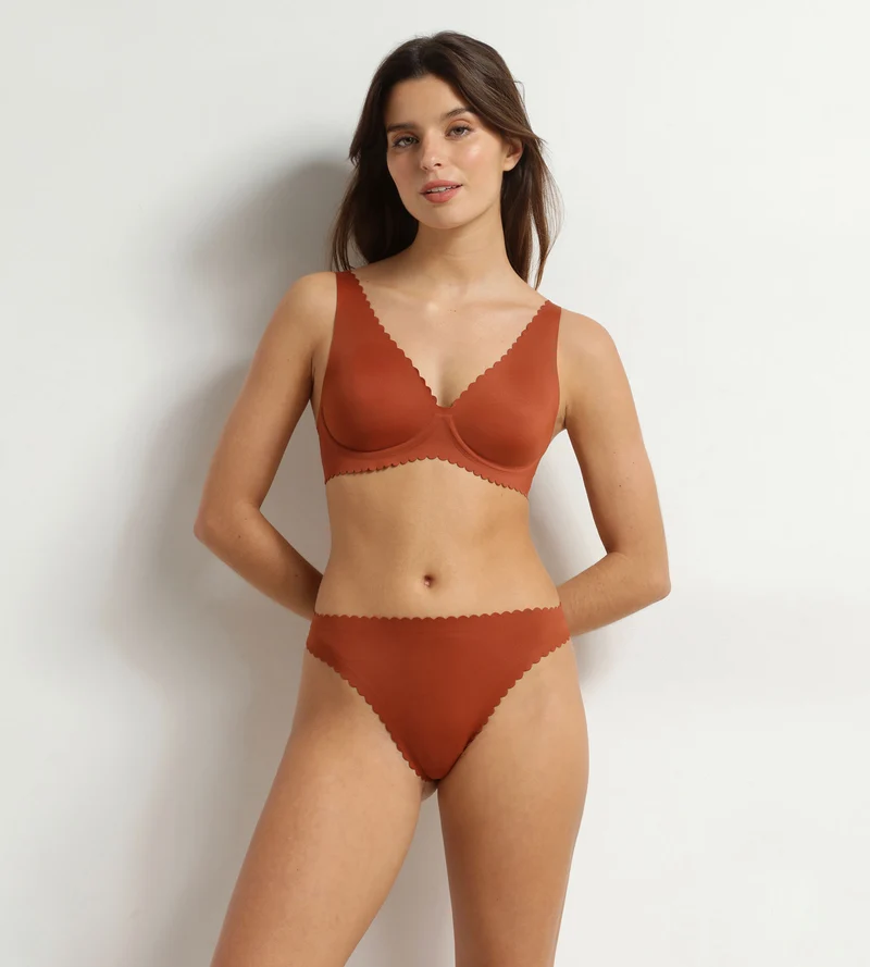 Damen-String „Brun Cannelle” aus Mikrofaser von Dim Body Touch