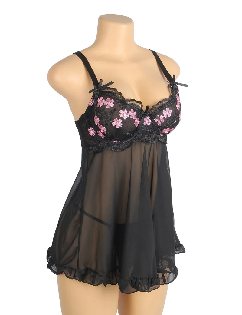 Schwarzes Babydoll aus Netzstoff mit 3D-Blumenstickerei, Schleifenverzierung, Rüschensaum, formgebendem Oberteil und passendem Höschen.
