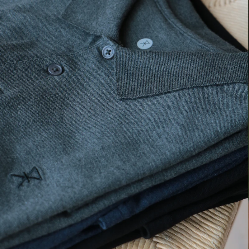 Graues Bambus-Poloshirt